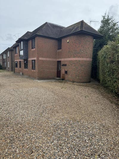 Spacious Flat -Stoke Mandeville Hospital Main Photo