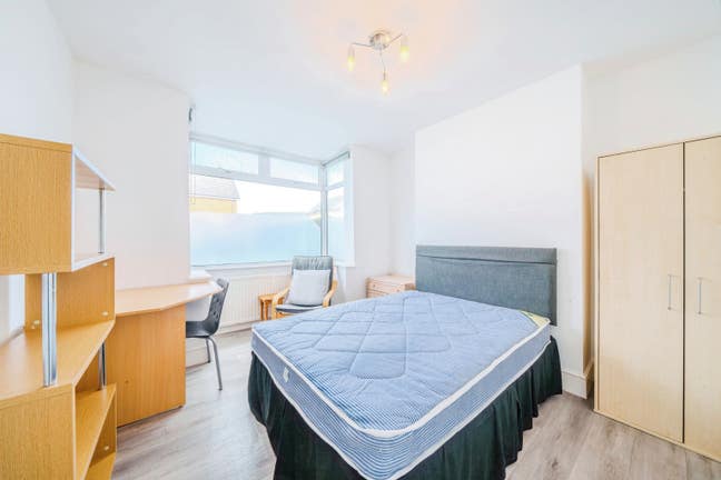Bills Included 4 Bedroom Furnished Student House Main Photo