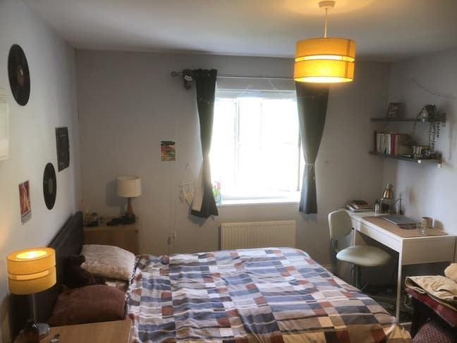 Double bedroom with parking, garden nr GCHQ Main Photo