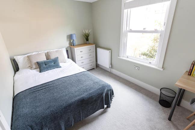 Luxury Double Bedroom with En-suite inc bills Main Photo