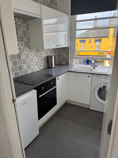 2 bed flat close to city centre Main Photo