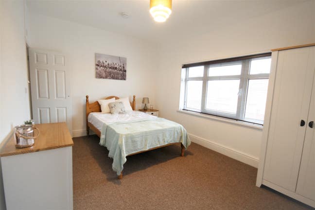 Ensuite Room in excellent location Main Photo