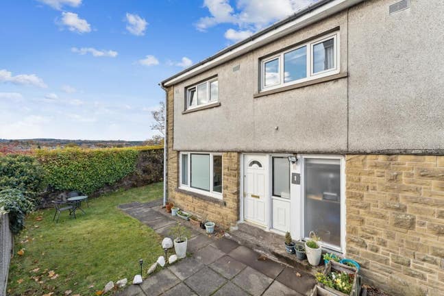 Central Stirling 3 bedrooms 2 bath with Parking Main Photo
