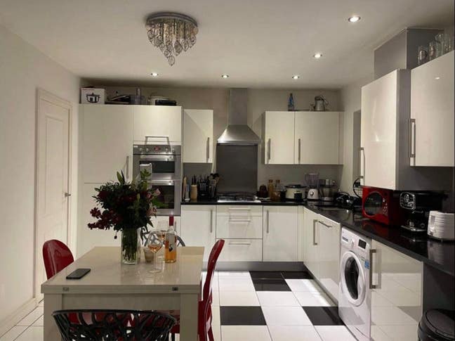 Double Bedroom available in House Share Main Photo