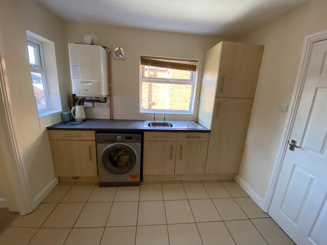 2 Bed Flat - Quiet Street in Kimberley NG16  Main Photo