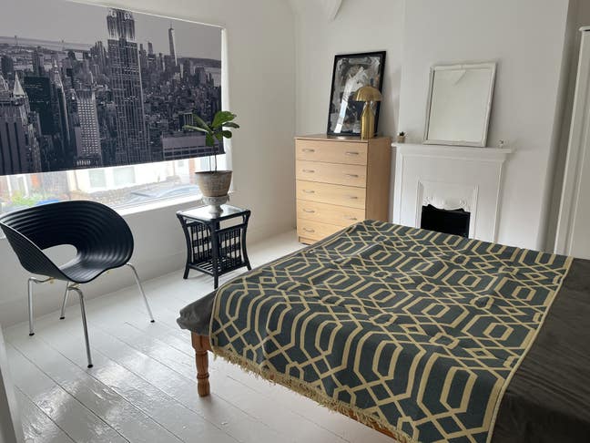 Large bright clean room available :) Main Photo