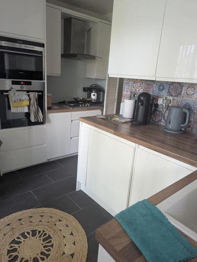 Airy ground floor flat next to station, London Main Photo