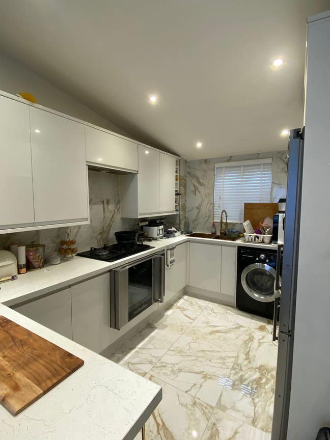 A large gorgeous bedroom in a newly refurbed house Main Photo