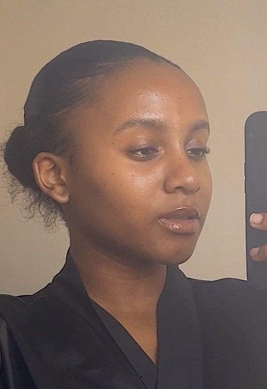 I am a female student aged 21. I am looking f... Main Photo