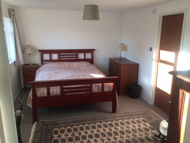 Large, bright & en-suite double room Main Photo