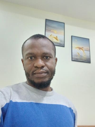 Professional seeking a comfortable room  Main Photo