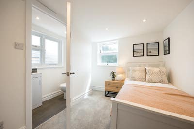 Single Room with En-suite Available in July🌟 Main Photo