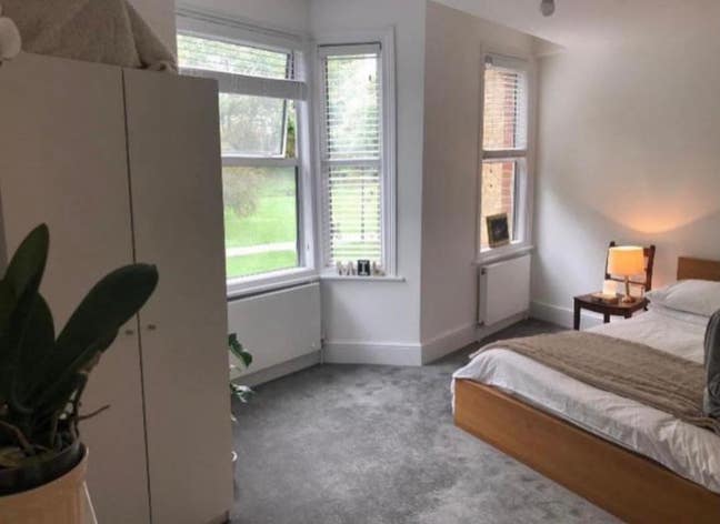 All bills included large rooms, 4 rooms available Main Photo