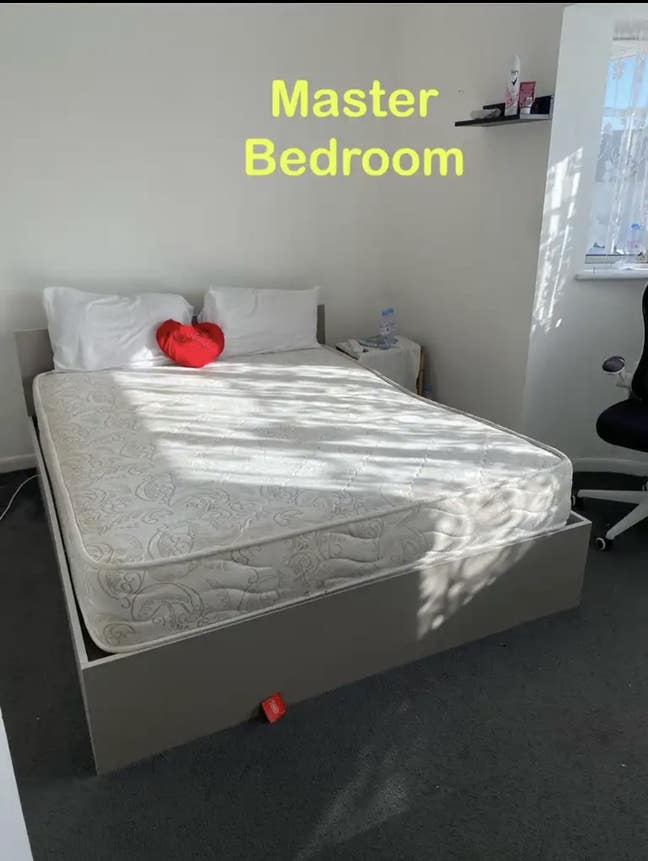 Spacious 3 bedroom house with driveway and garden Main Photo