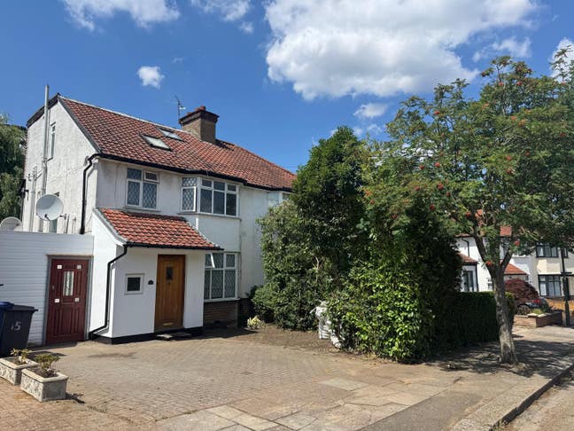 Double Room to rent- direct access to garden Main Photo