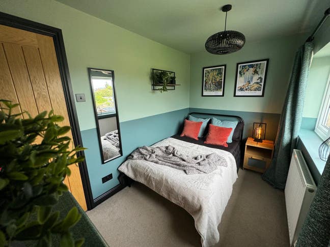 Well decorated room in large modern house  Main Photo