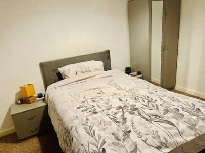 Spacious Double Room in Friendly House Share  Main Photo