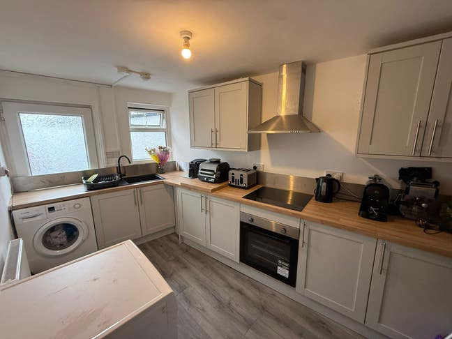 Comfy Rooms in a 6-Bed Hmo, All Bills Included! Main Photo