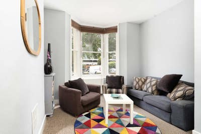 A stunning three double bedroom in  in Camberwell Main Photo