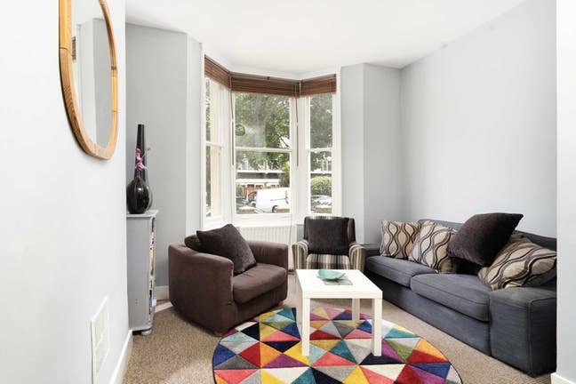 A stunning three double bedroom in  in Camberwell Main Photo