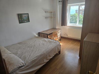 2 min walk to Jubilee line tube station  Main Photo