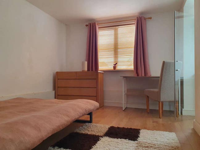 Large Double Room Available Main Photo