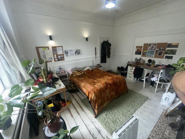 Double Bedrooms in a 6 Bedroom House Main Photo