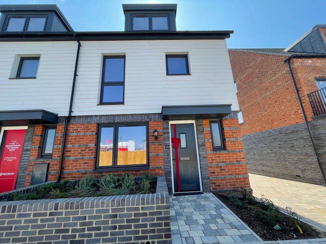 Single room available - Shared house in Swanscombe Main Photo