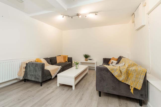 Central Flat Share (3TC) Main Photo