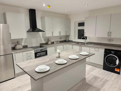 Double Bedroom // Brand New // Sunbury Main Photo