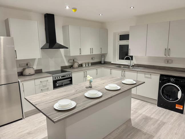 Double Bedroom // Brand New // Sunbury Main Photo