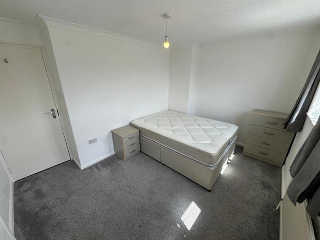 Spacious & Cosy Double Room for Rent–CM3 4JE Main Photo