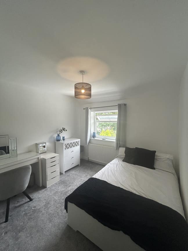 Double room in house in Stockport  - female only Main Photo