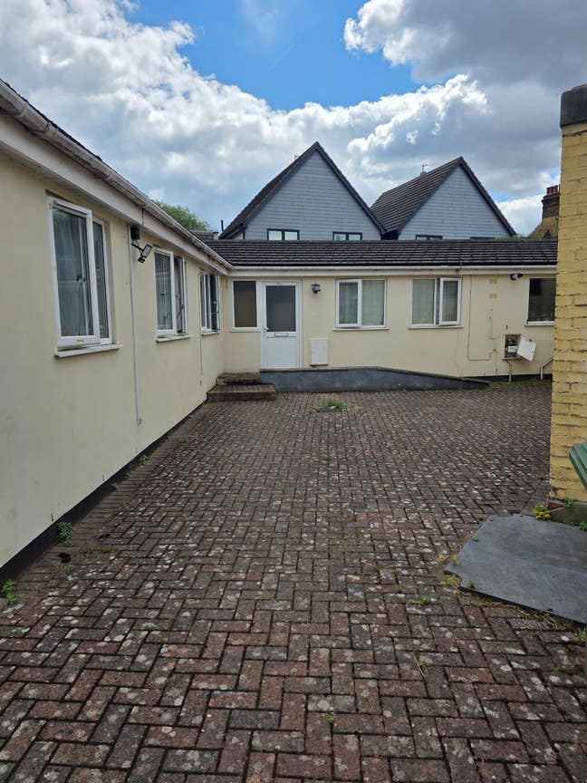 Tasteful 4 Bedroom Shared House Main Photo