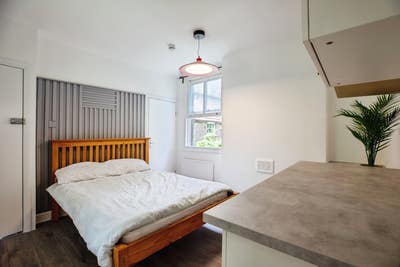  En-Suite Room with Tea Station | Bills Included | Main Photo