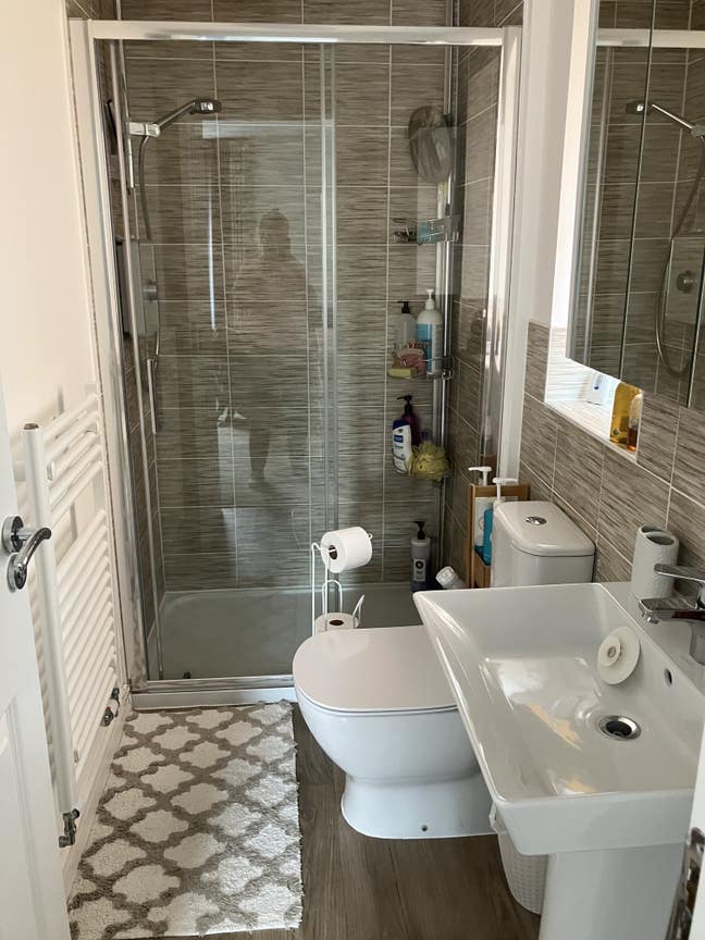 Detached house- double room in detached house Main Photo
