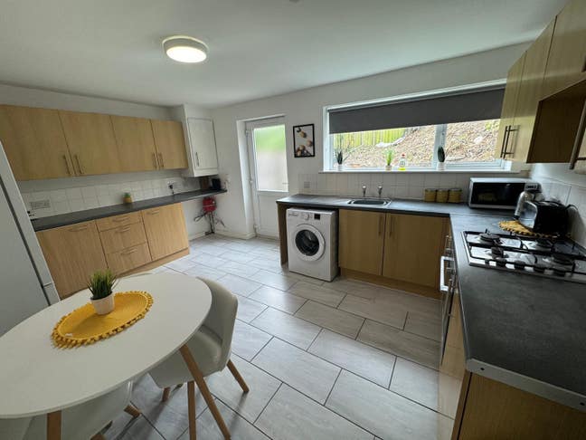 Two Double Ensuite Bedroom in Birkenhead CH41 Main Photo