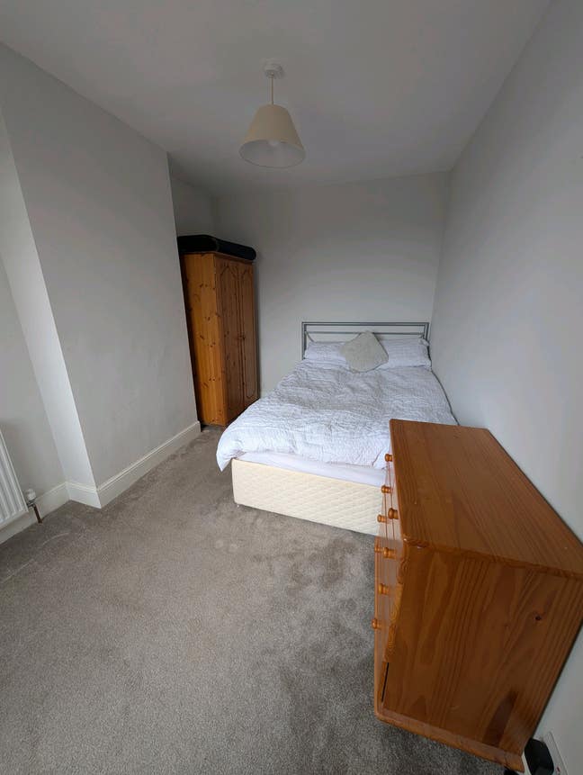 Double Room in quiet neighborhood Main Photo