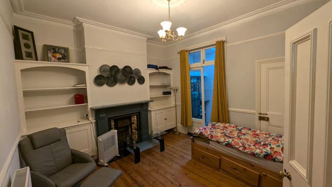 Specious studio for rent in Croydon Main Photo