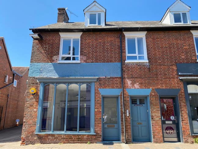Studio Flat | Salisbury Street | Available Now Main Photo