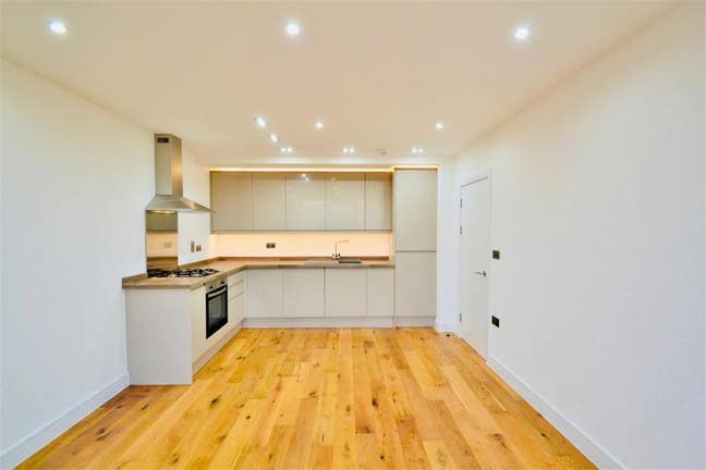 One Bedroom Flat - Near Ruislip Tube St - HA4 Main Photo