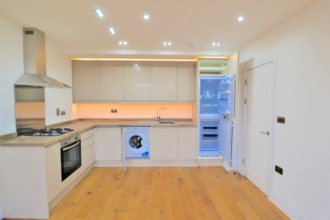 One Bedroom Flat - Near Ruislip Tube St - HA4 Main Photo