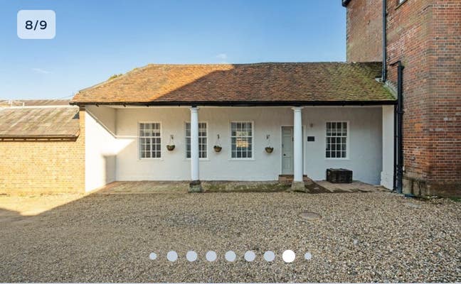 One bedroomed gorgeous cottage. Main Photo