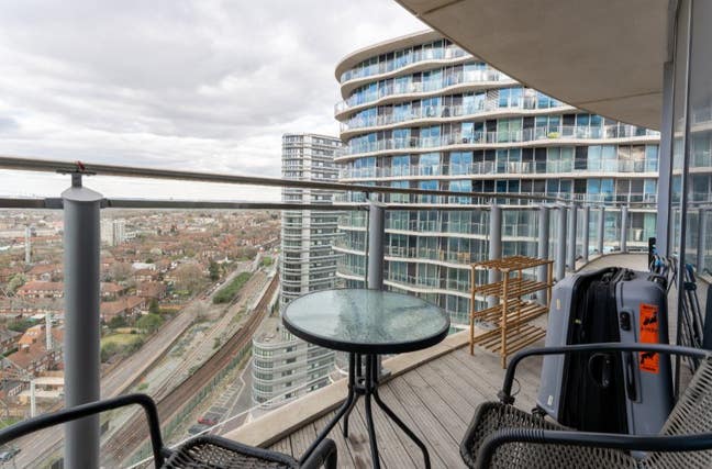 Royal Docks Stunning Modern Large Double! Main Photo