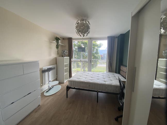 Nice En-suite Double Room in Centre Main Photo
