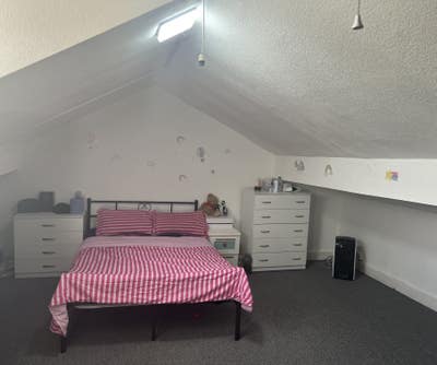 Spacious Double Bedroom Available – All Bills Incl Main Photo