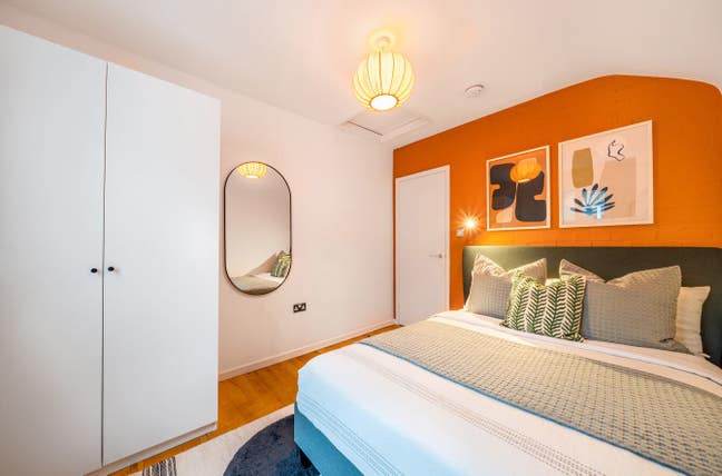 Great Room Available by Clapham North Station Main Photo