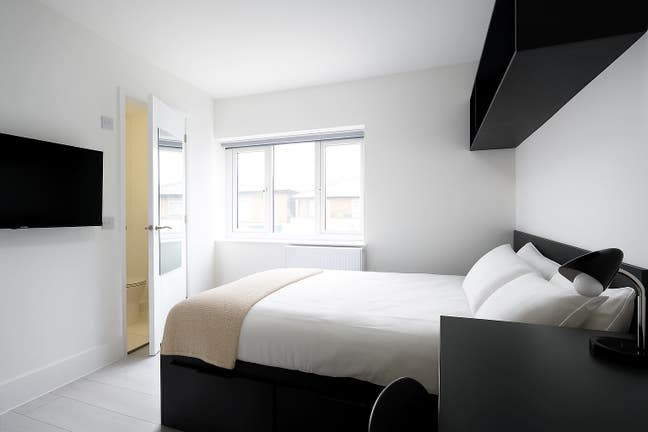 Furnished Double En Suite - Walton-on-Thames Main Photo