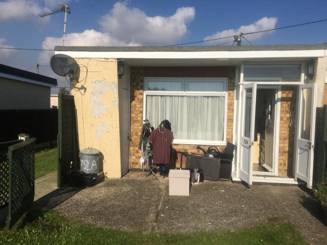 Single room in quiet location near to the beach  Main Photo