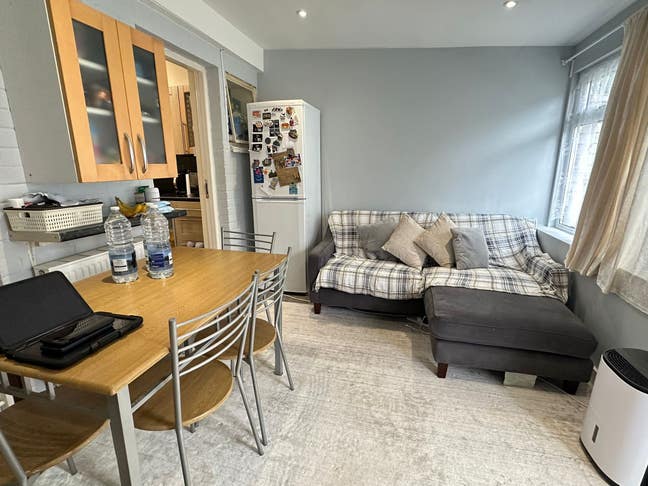 Self Contained 1 Bedroom Flat Inclusive of Bills Main Photo